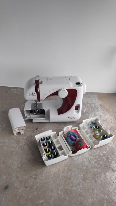 Máquina de Costura Jata + Caixa de Costura