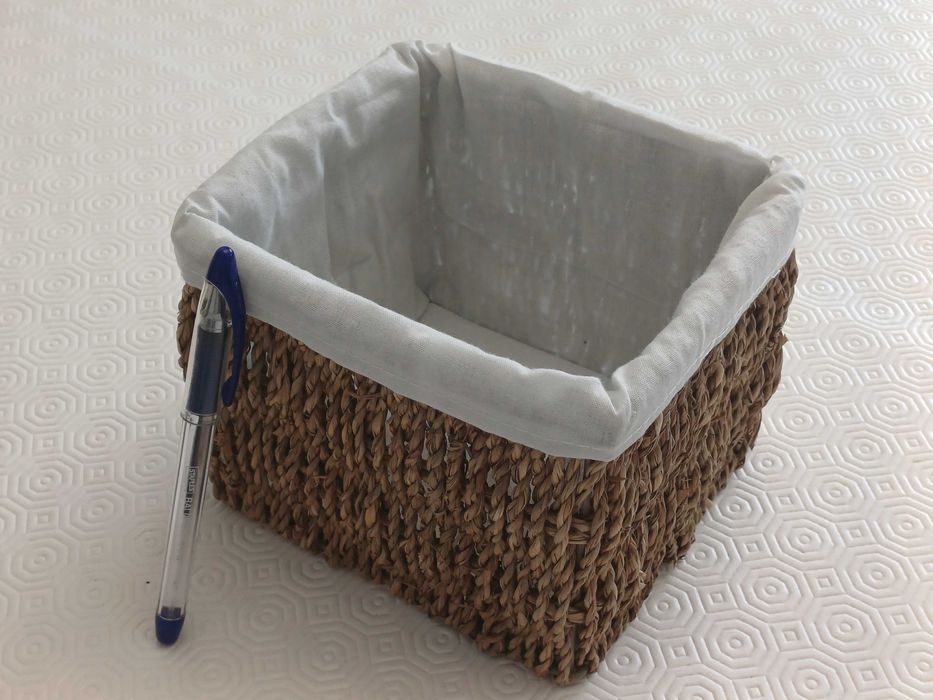 Cesto em verga forrado a pano