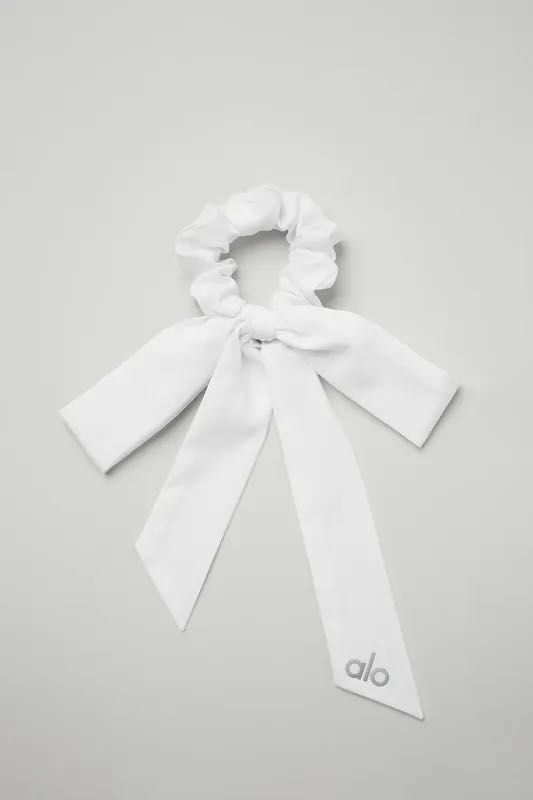 Резинка с бантиком для волосся alo yoga love knots tie scrunchie біла