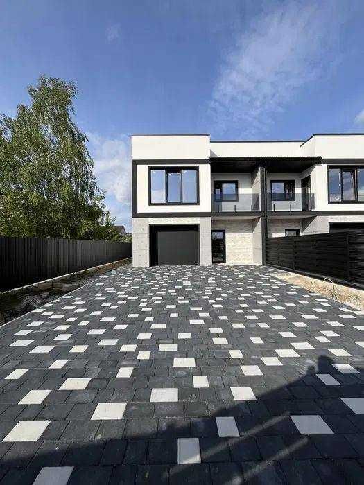 Продаж сучасного дуплексу, Крихівці з ділянкою та зручним плануванням