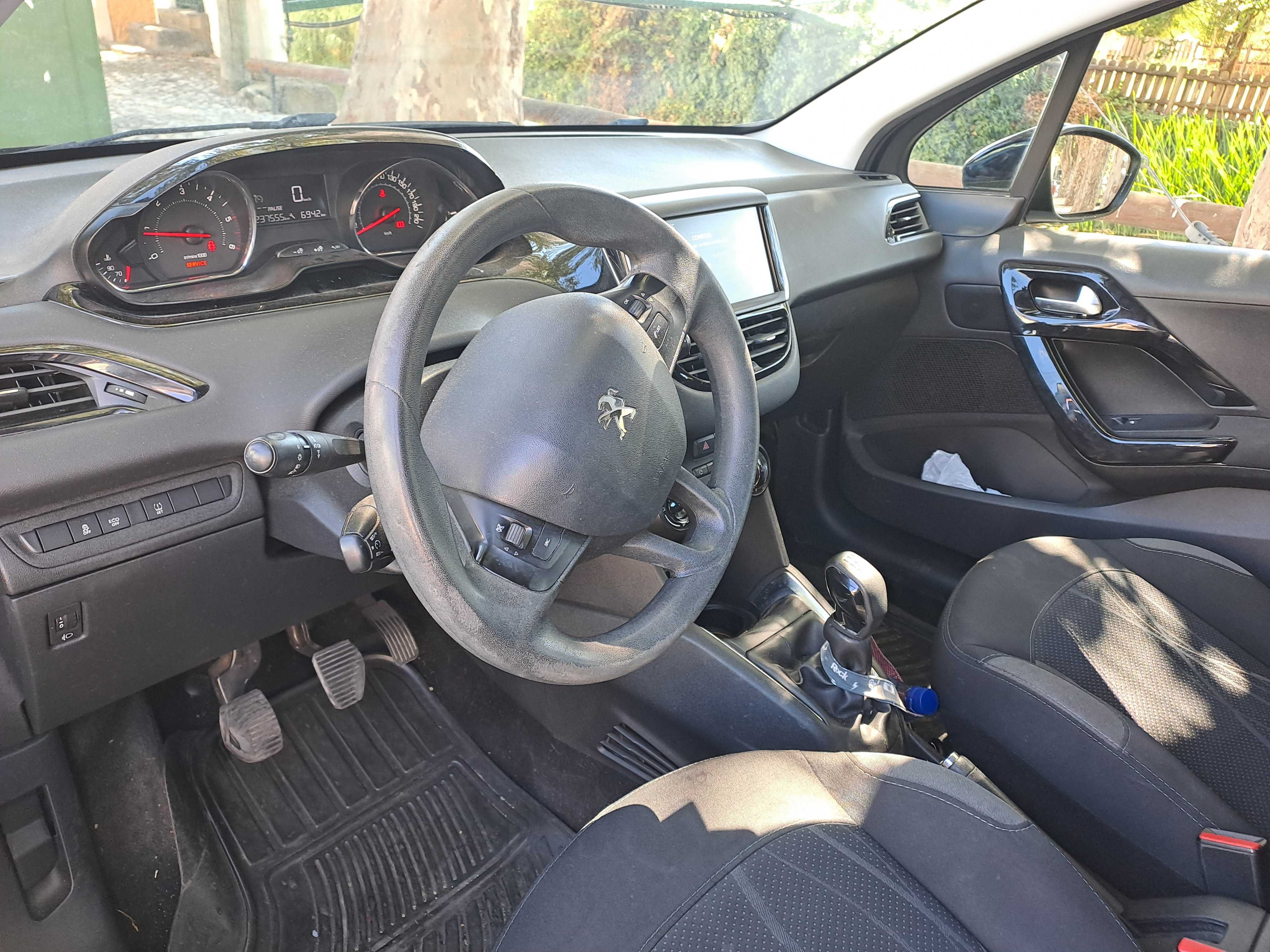 Peugeot 208 de senhora 2014