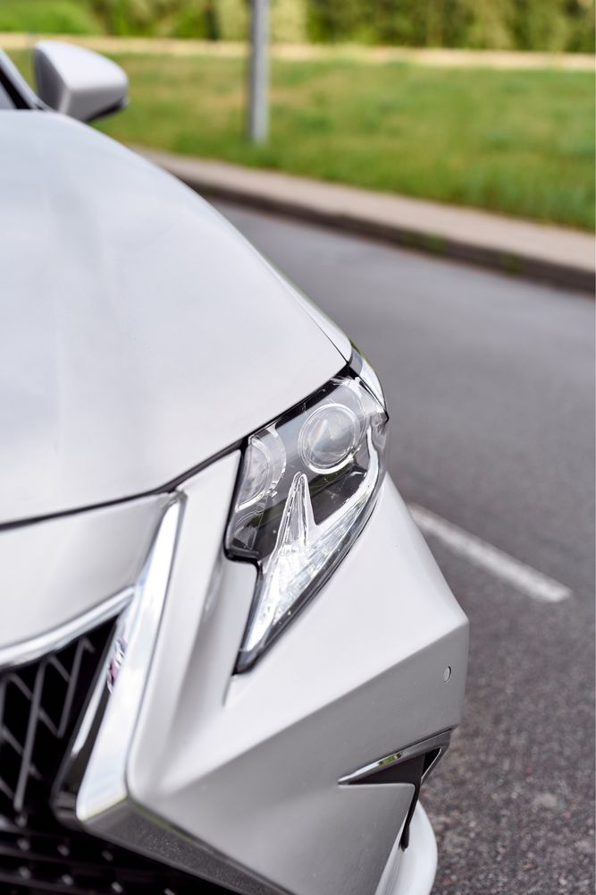 Продам Lexus ES300h 2,5 газ/бензин/гібрид 2014р обслужений, рест look