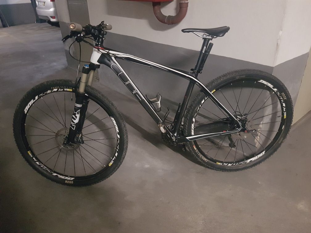 Cube Elite Carbono 29