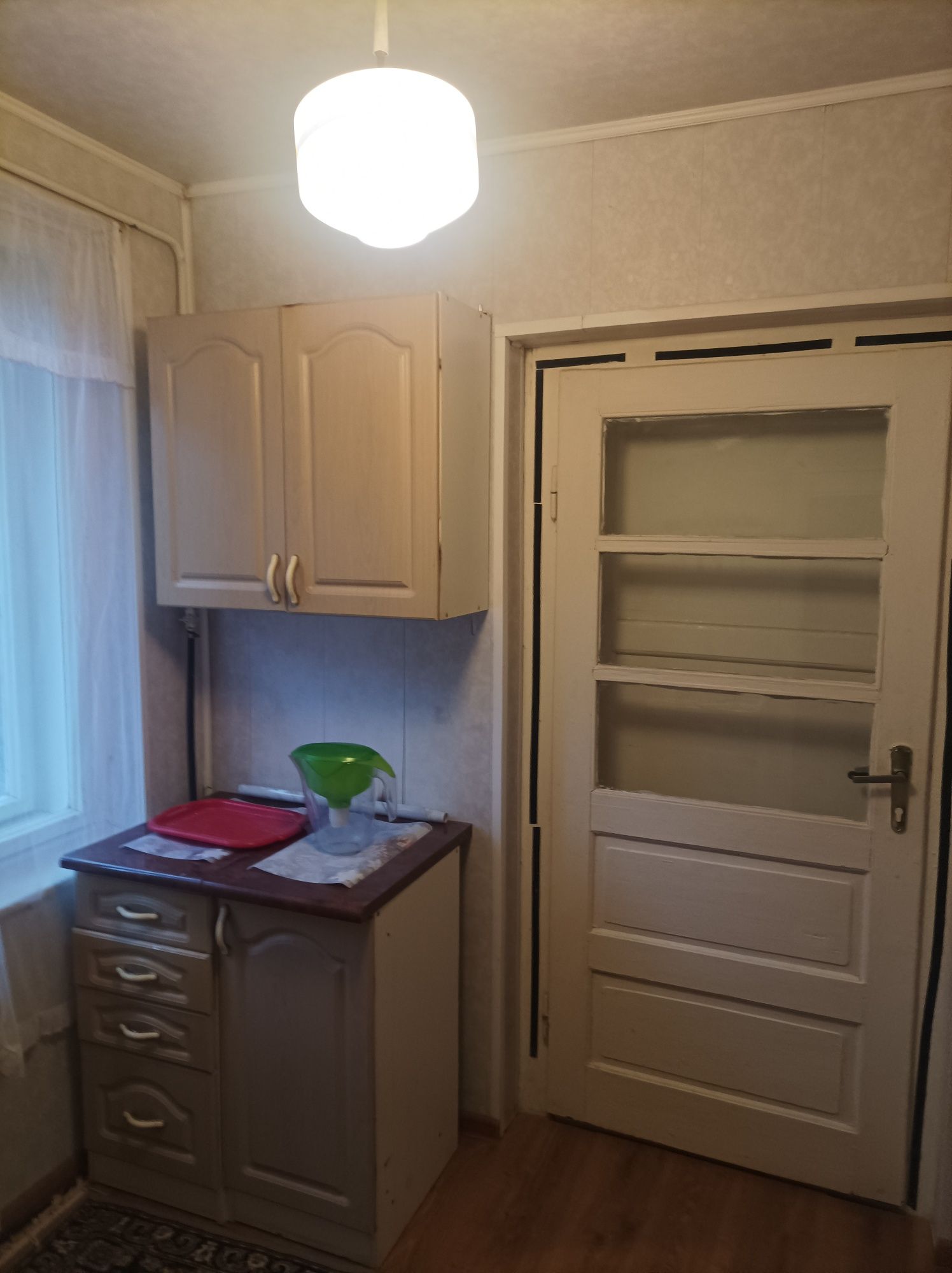 Здається двох кімнатна в тихому центрі.