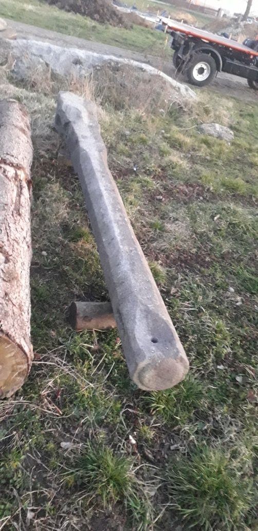 Poniemiecki słup granitowy filar