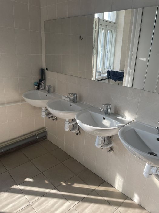 Продам  срочно преміщення від власника.1790м2 з ремонтом.