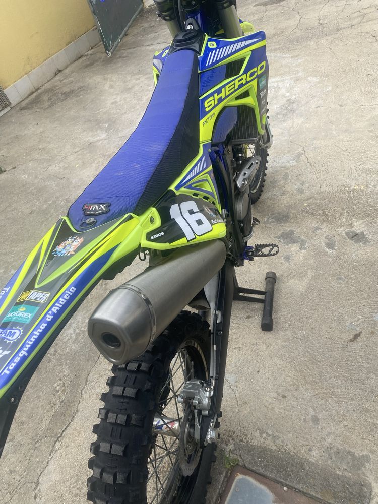 Yamaha Nmax 125 e Sherco 300 4T