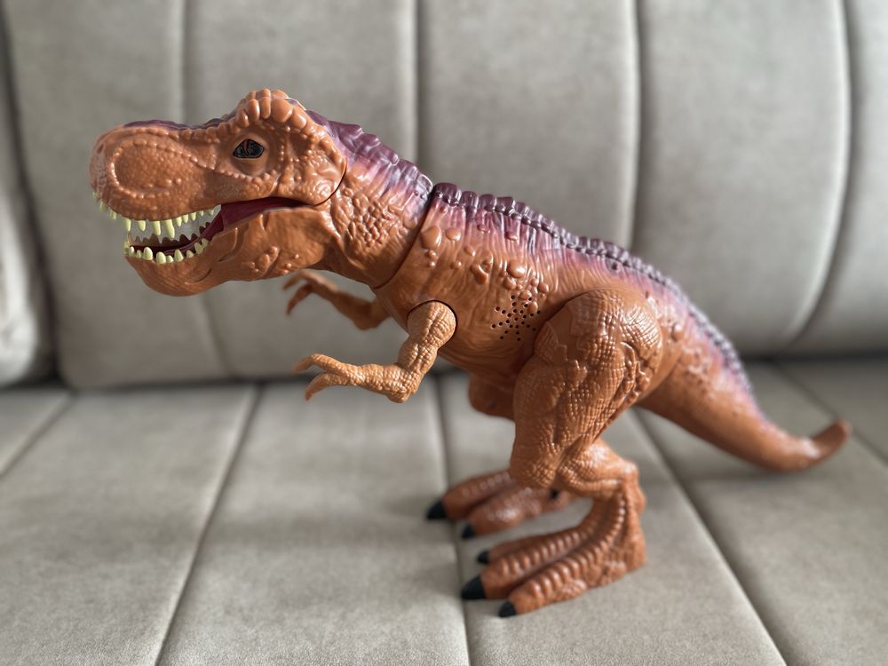 Duży dinozaur T-rex