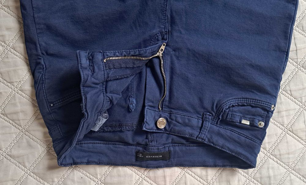 Granatowe spodnie z wysokim stanem Reserved