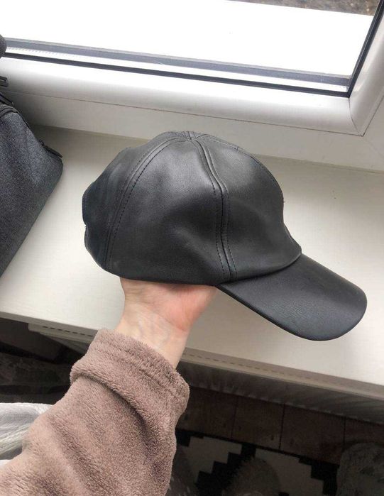 кепка жіноча Reserved з еко-шкіри One Size