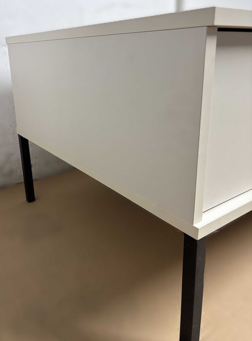 Stolik kawowy beżowy z szufladami