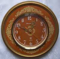 Stary radziecki zegar kwarcowy - drewno