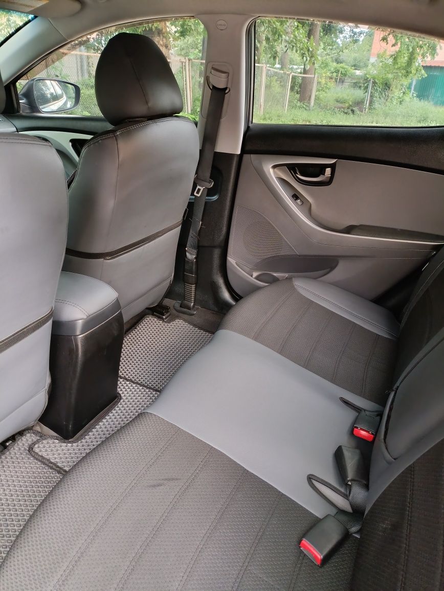 Hyundai Elantra 2011