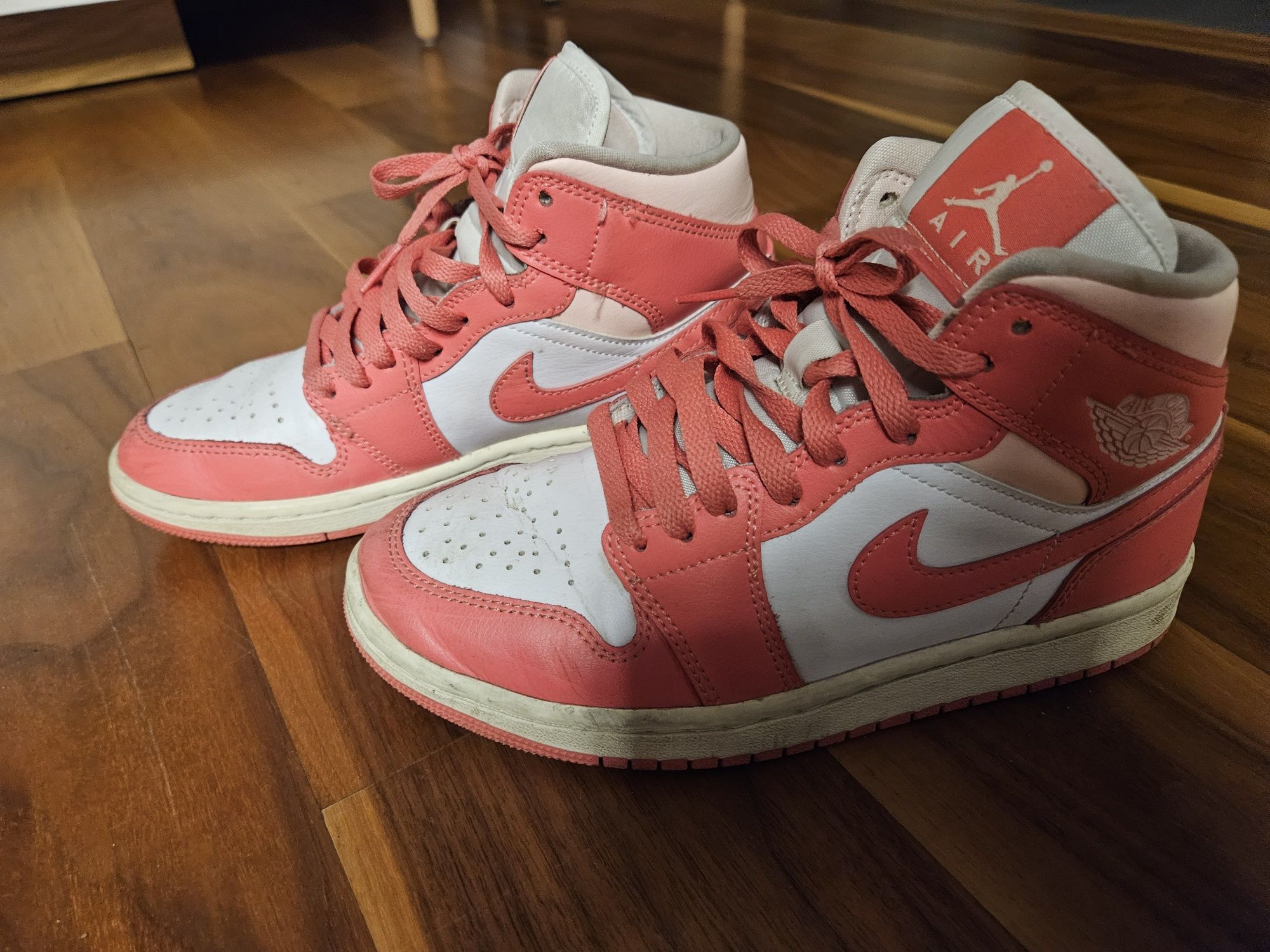 Air Jordan 1 Mid Strawberries and Cream (W)