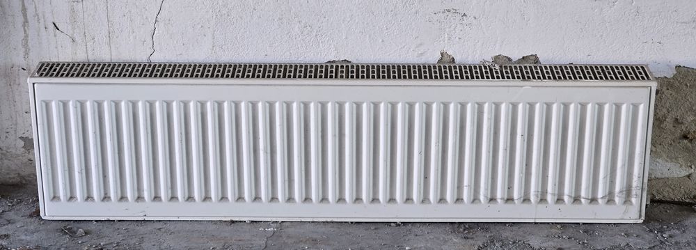 Grzejnik z demontażu wys. 30cm dł. 120cm gł. 10cm

Zasilany z boku. Od