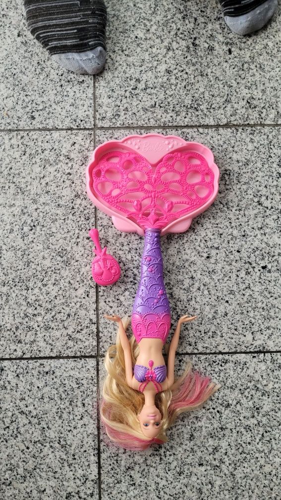 Barbie Syrena z zestawem do robienia baniek.