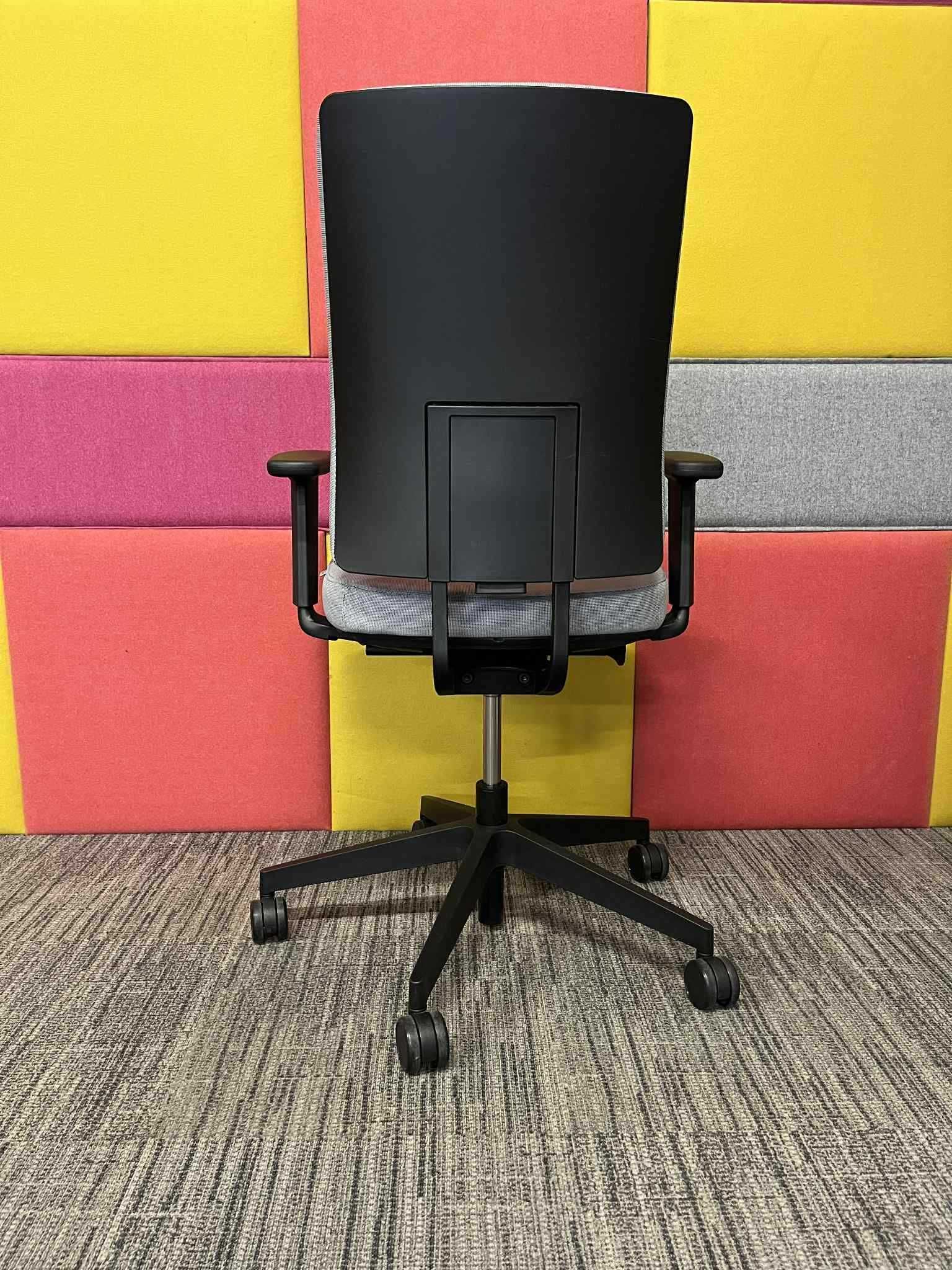 Fotel biurowy obrotowy ergonomiczny Profim Veris 101SFL okazja!
