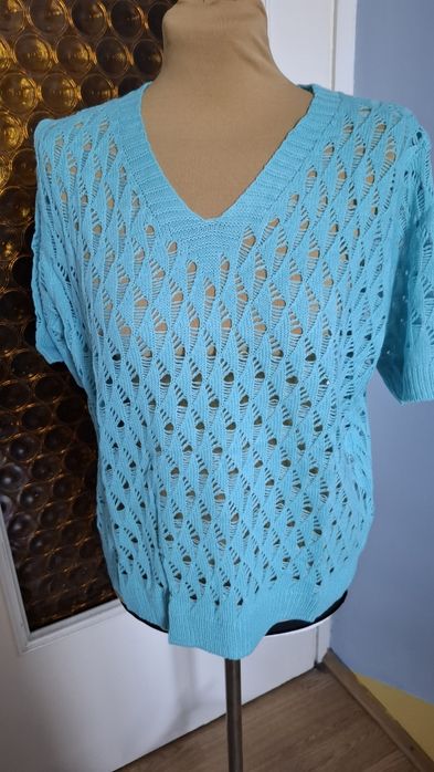 Bluzka damska ażurowa.