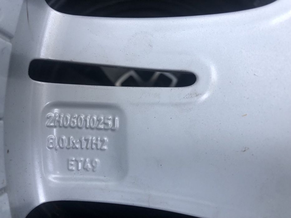 Alu VW Amarok T5 T6 Oem 17 5x120 Komplet