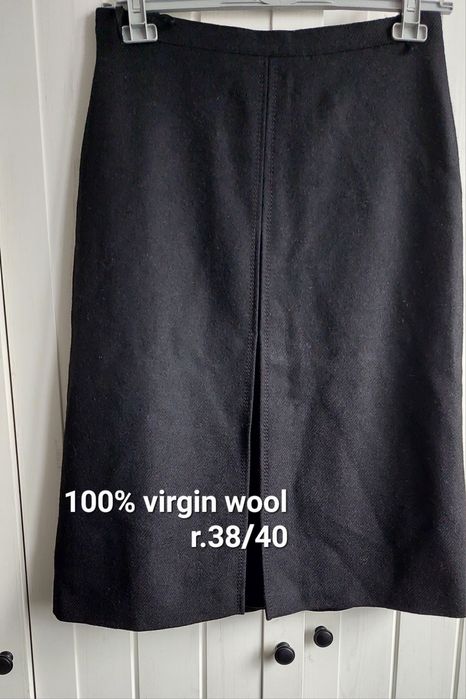 Spódnica czarna wełniana r.38/40. Rozszerzana