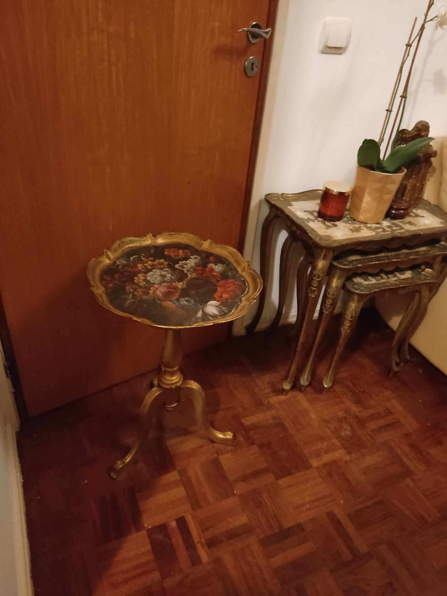 Mesa antiga com mais de 60  anos
