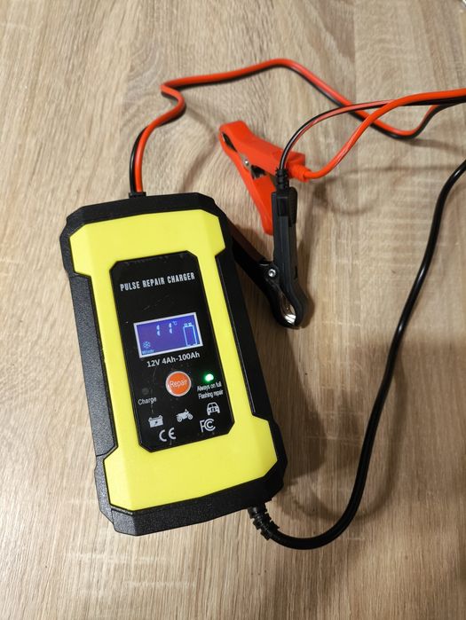 Продам Зарядний пристрій для акумуляторів автомобіля 12В/6А,