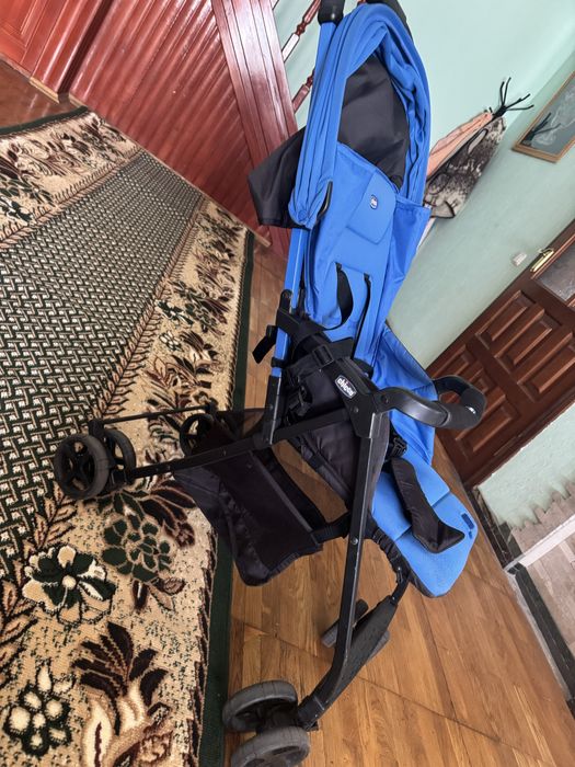 Продам прогулянкову коляску чіко