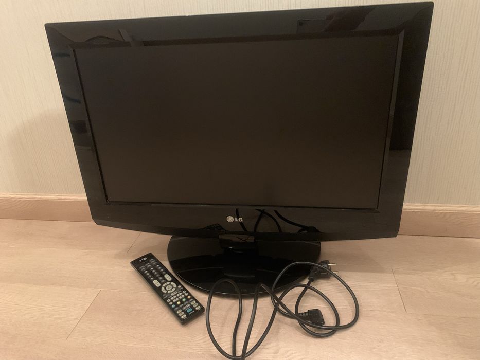 Телевізор LG 26LB76 в робочому стані.