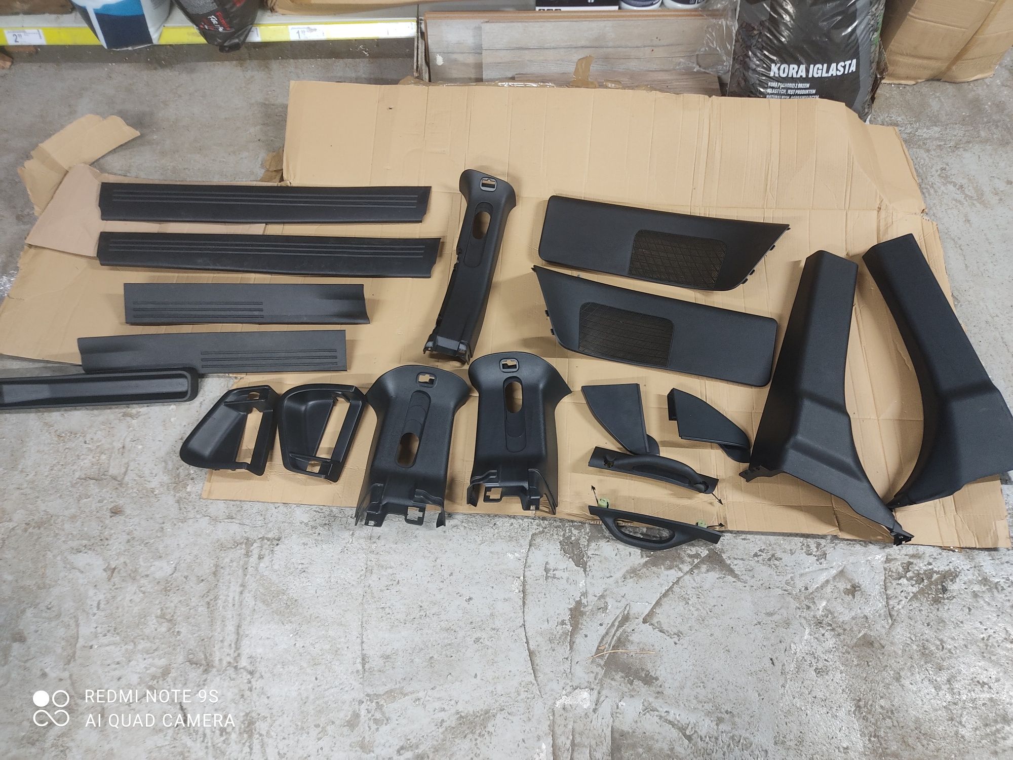 Dodge Grand Caravan GT SXT boczki bagażnika, drzwi, listwy