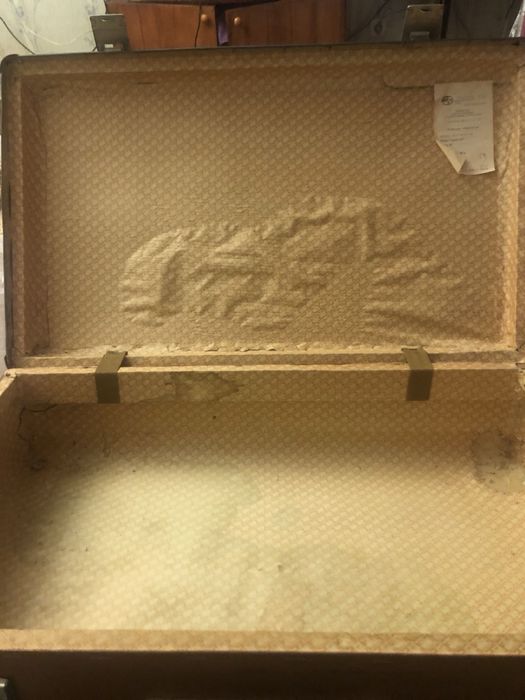 Винтажный чемодан