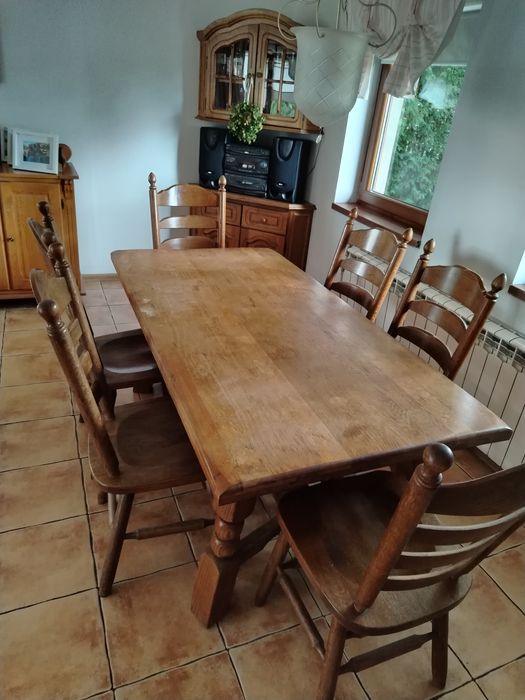 Zestaw mebli stolowych