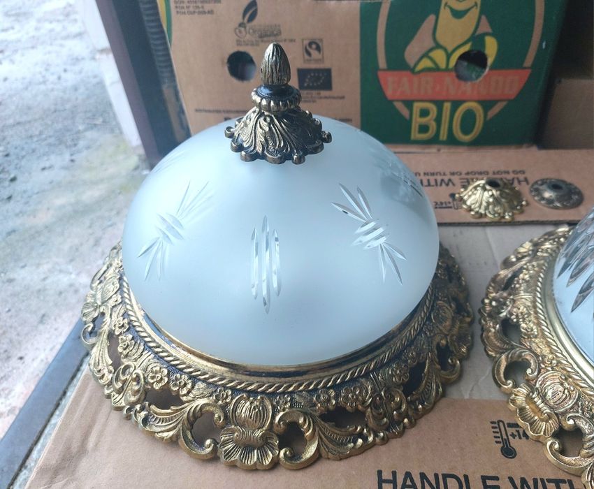 Piękny, stary, duzy plafon , szkło frezowane