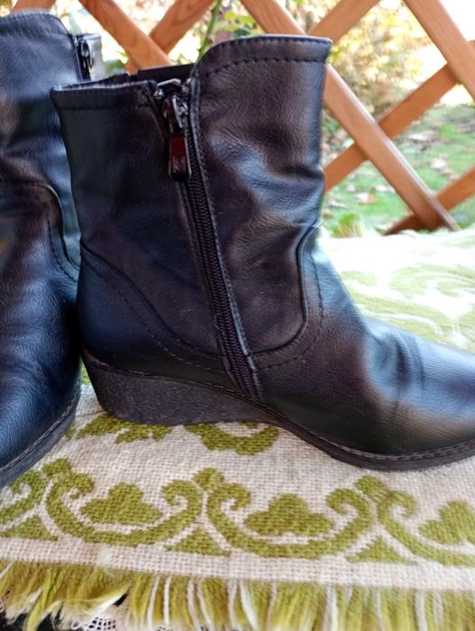 Krótkie kozaczki damskie skórzane czarne