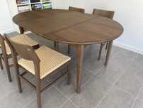 Mesa de sala e cadeiras SKANSNAS castanho faia