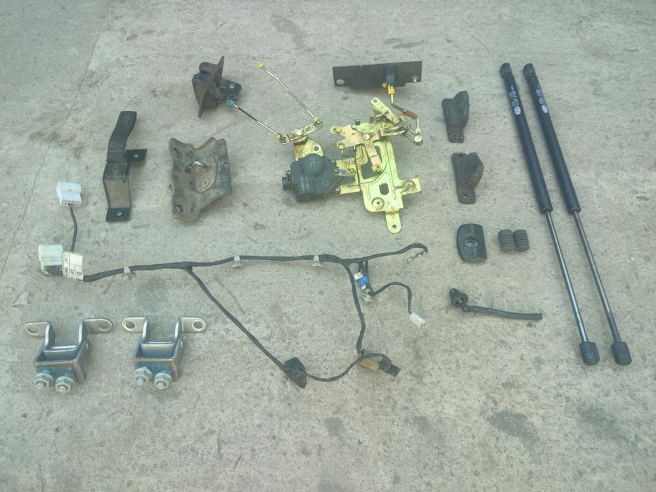 Продам замок крышки багажника на SsangYong rexton