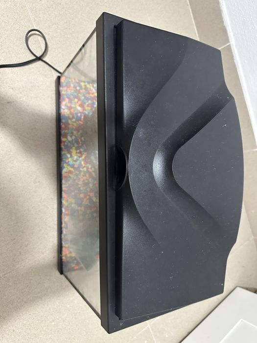 Aquário 20x20x40 cm com luz e acessórios