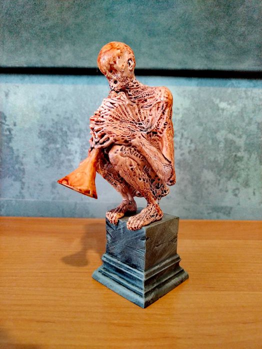 Rzeźba z obrazu Beksinskiego