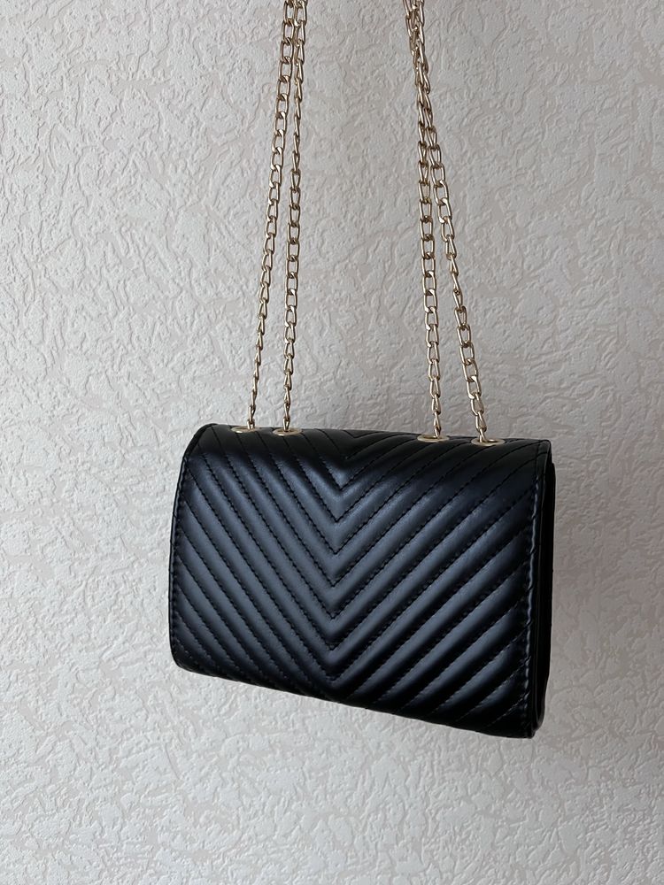 Стильна сумочка в стилі Valentino
