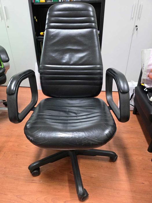 Cadeira escritório usada
