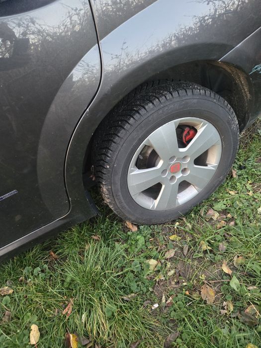 Alufelgi z nowymi oponami 5\110 posiadam również oryginalne emblematy