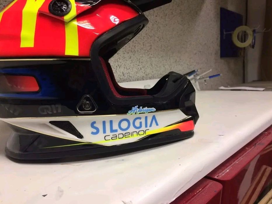 Pinturas personalizadas bicicletas e capacetes