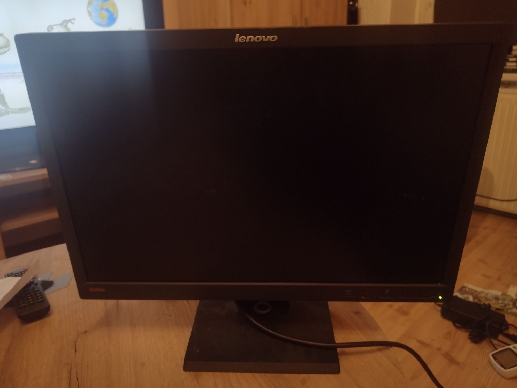 Monitor 22 całe Lenovo