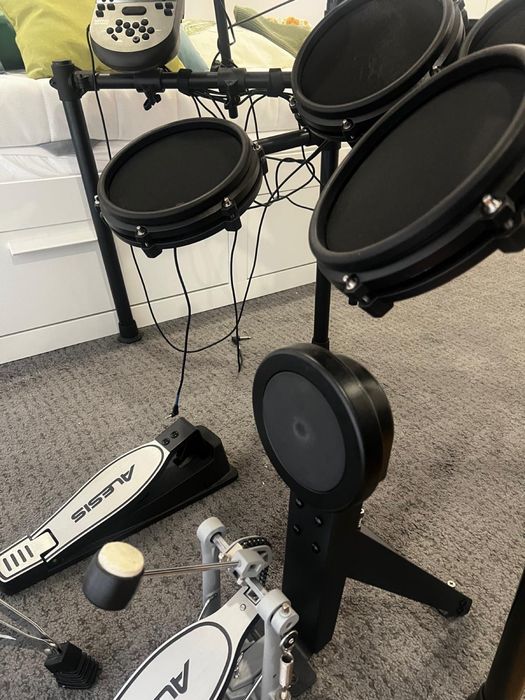 Bateria Alexis Nitro com banco e ascultador