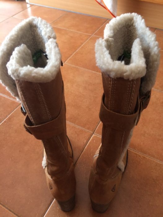 Botas castanhas novas em pele Tamaris Active