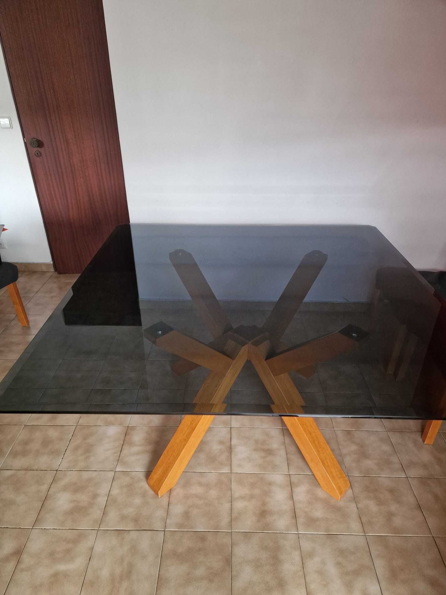 Mesa de Jantar 1.40 x 1.40 em vidro como nova