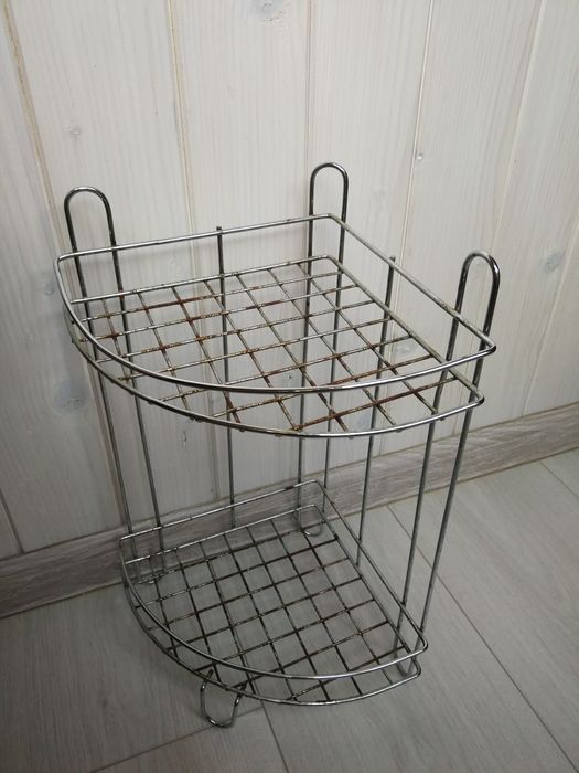 Поличка у ванну кімнату вживана без пошкоджень є сліди іржі