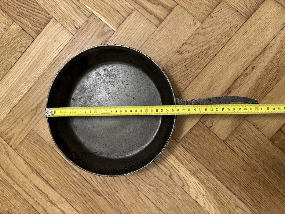 Б/в Сковорідка чугунна чавунна жаровня пательня