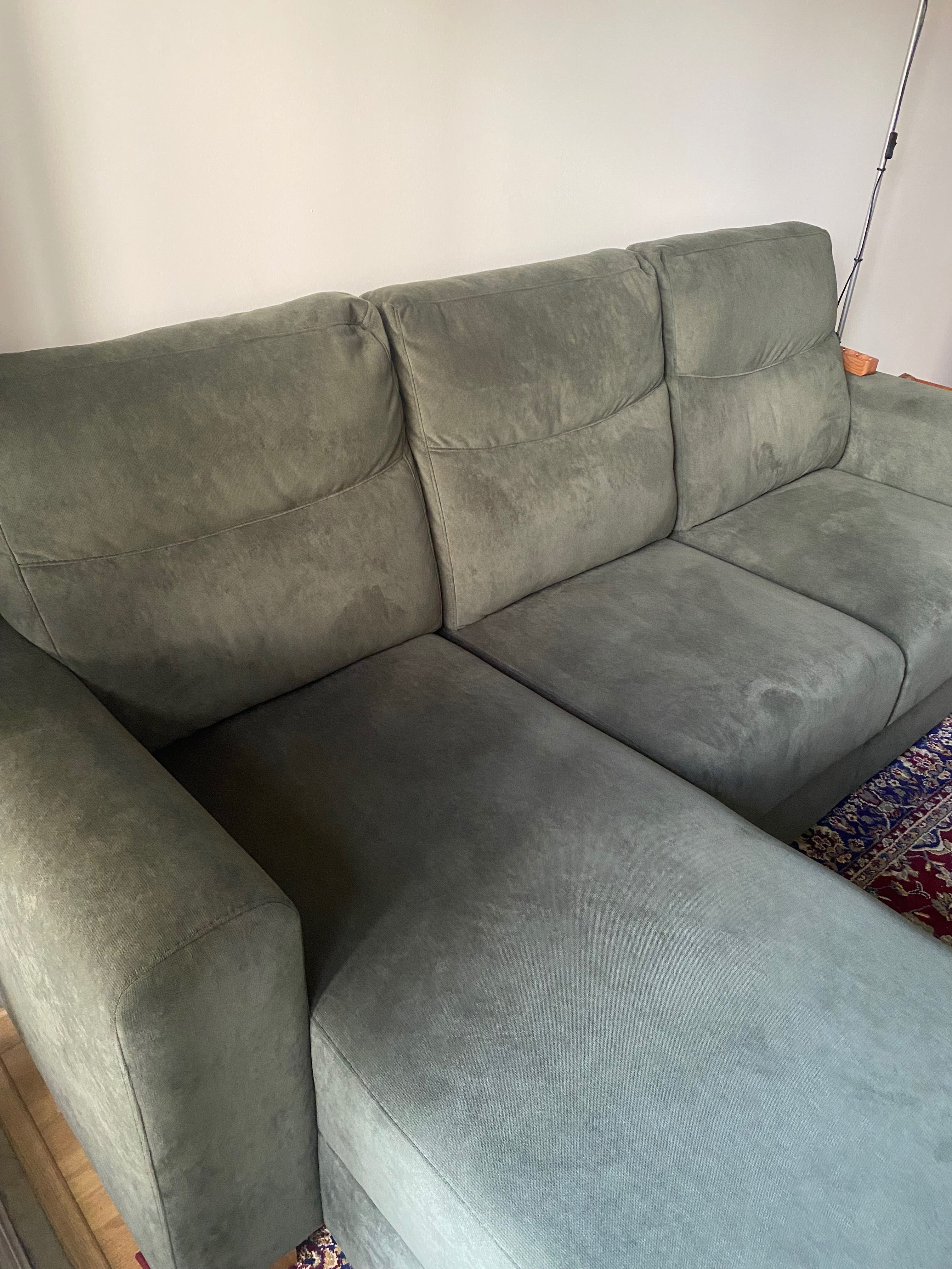 Sofá verde como novo com chaise longue