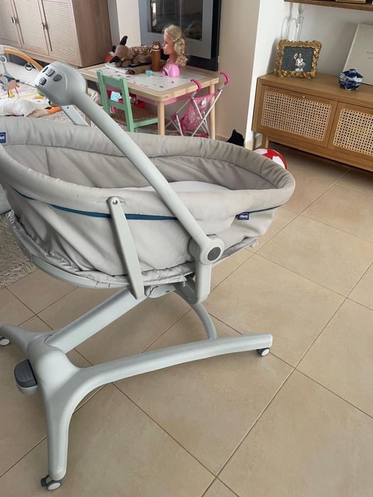 Berço e cadeira Chicco Baby Hug 4 em 1