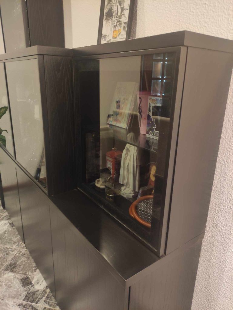 Móvel para sala de jantar ou de estar em wengue. Não é do IKEA